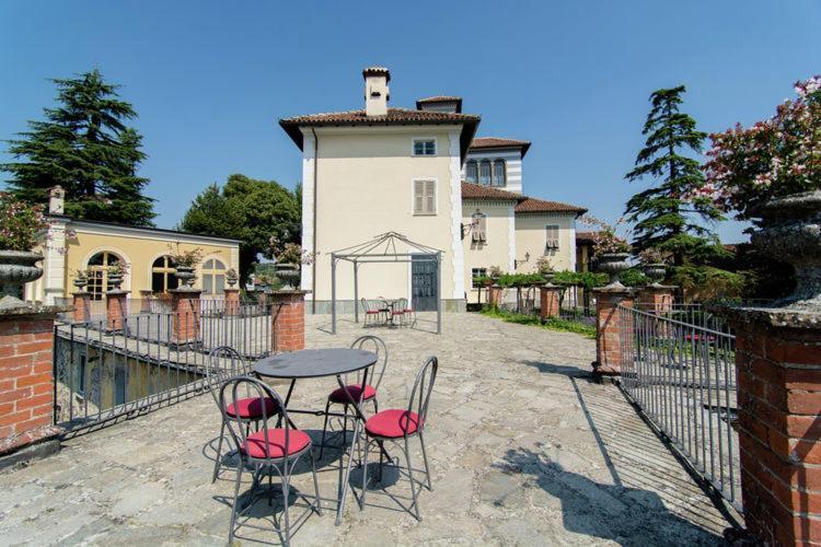 Castello Di Grillano Guest House Ovada Luaran gambar